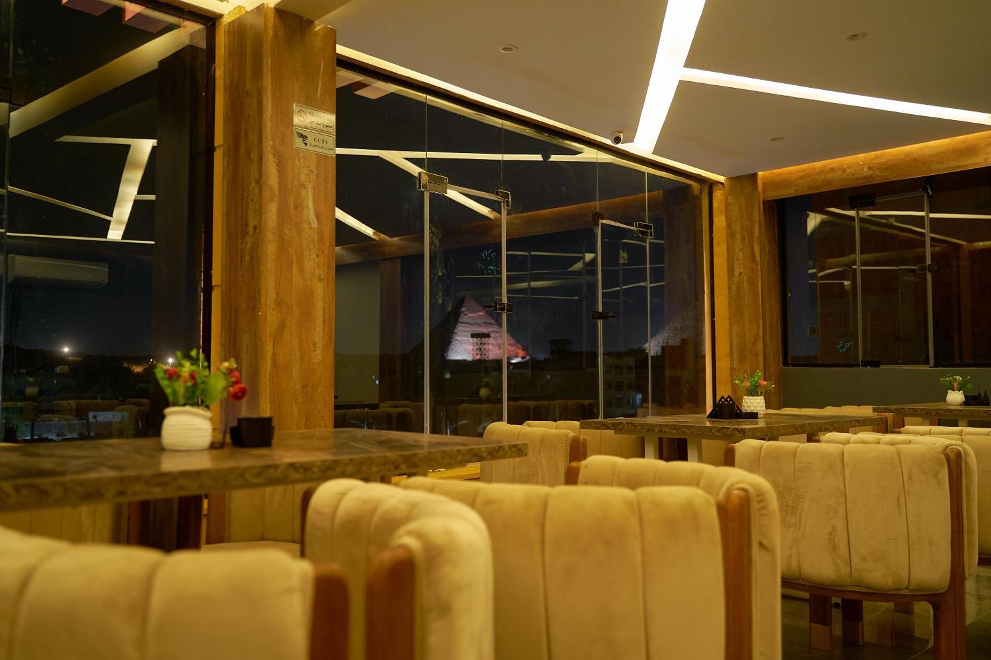 Crown Pyramids View Hotel Giza Екстер'єр фото